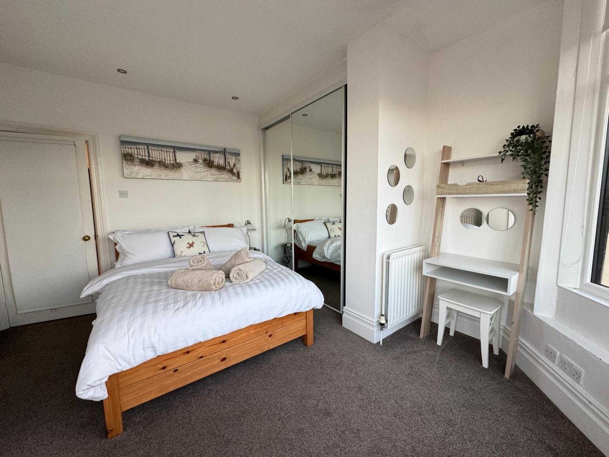 Longsands 3 Free Onsite Parking Apartment *